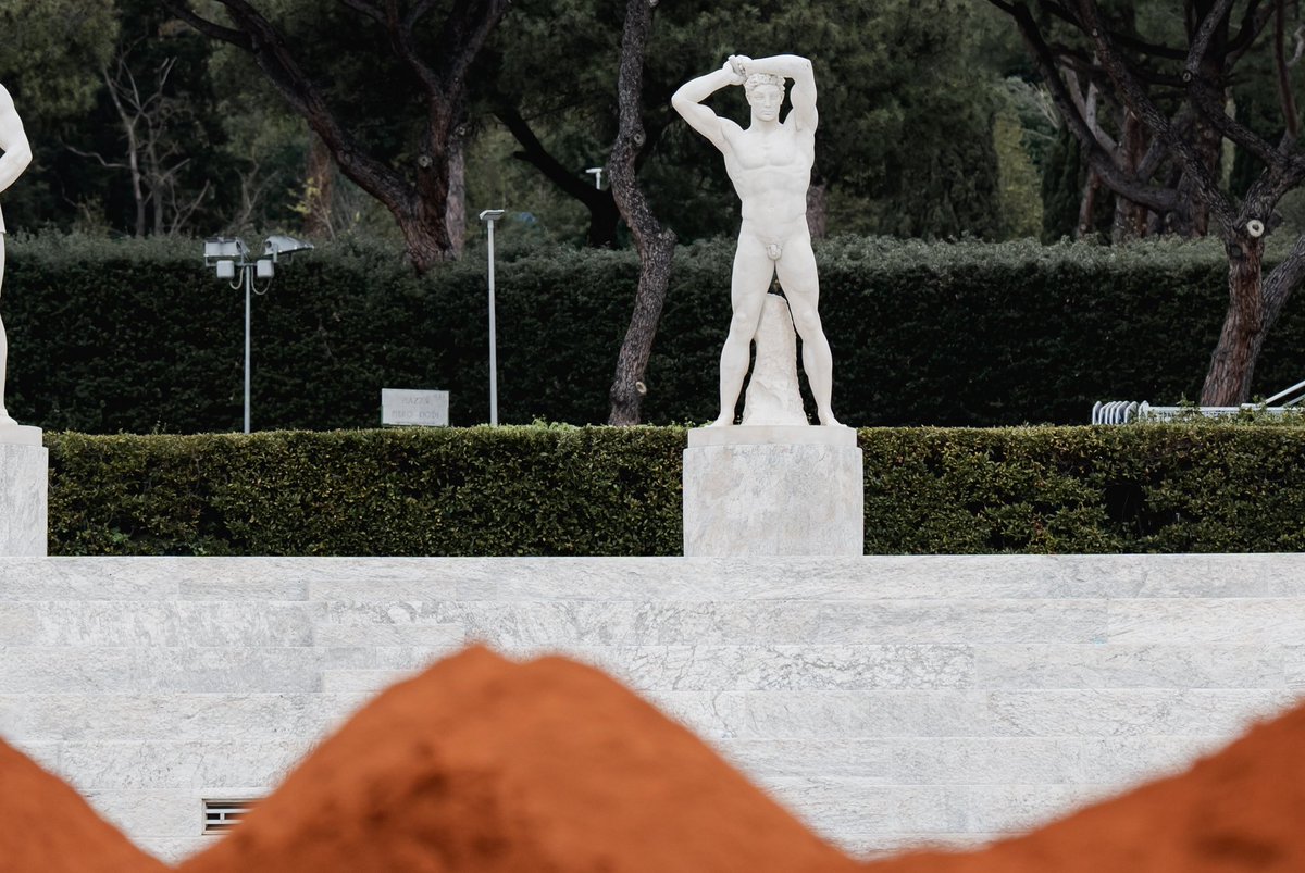 Terra Rossa. 

Stadio dei Marmi 🪢 #IBI25. ⏳