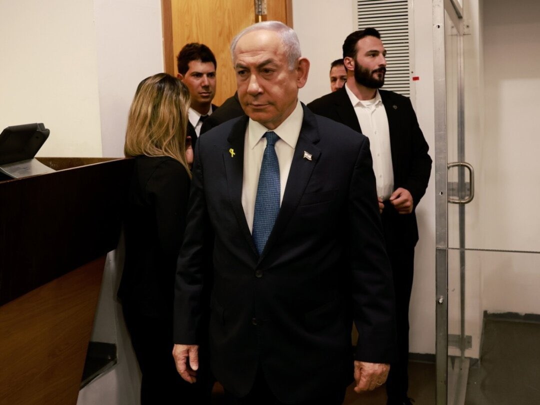 francoisedegois's tweet photo. Il faudra bien en terminer un jour,  et le plus vite possible , avec le gouvernement #Netanyahou .  Les images de #Gaza sont intolérables . Vouloir en terminer avec le #Hamas est une chose totalement acceptable et vitale  . Frapper des populations civiles avec cette violence en est une autre . Totalement  insupportable . Tout simplement . #Palestine