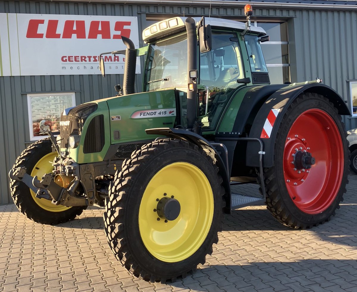 Fendt 415 klaar voor levering. Breedspoor/rijpaden 3 meter. Met de mogelijkheid naar 3.20 mtr. 
(Komen nog andere voorwielen om😉)
#lmbgeetsema 
#breedspoortrekker
#rijpaden