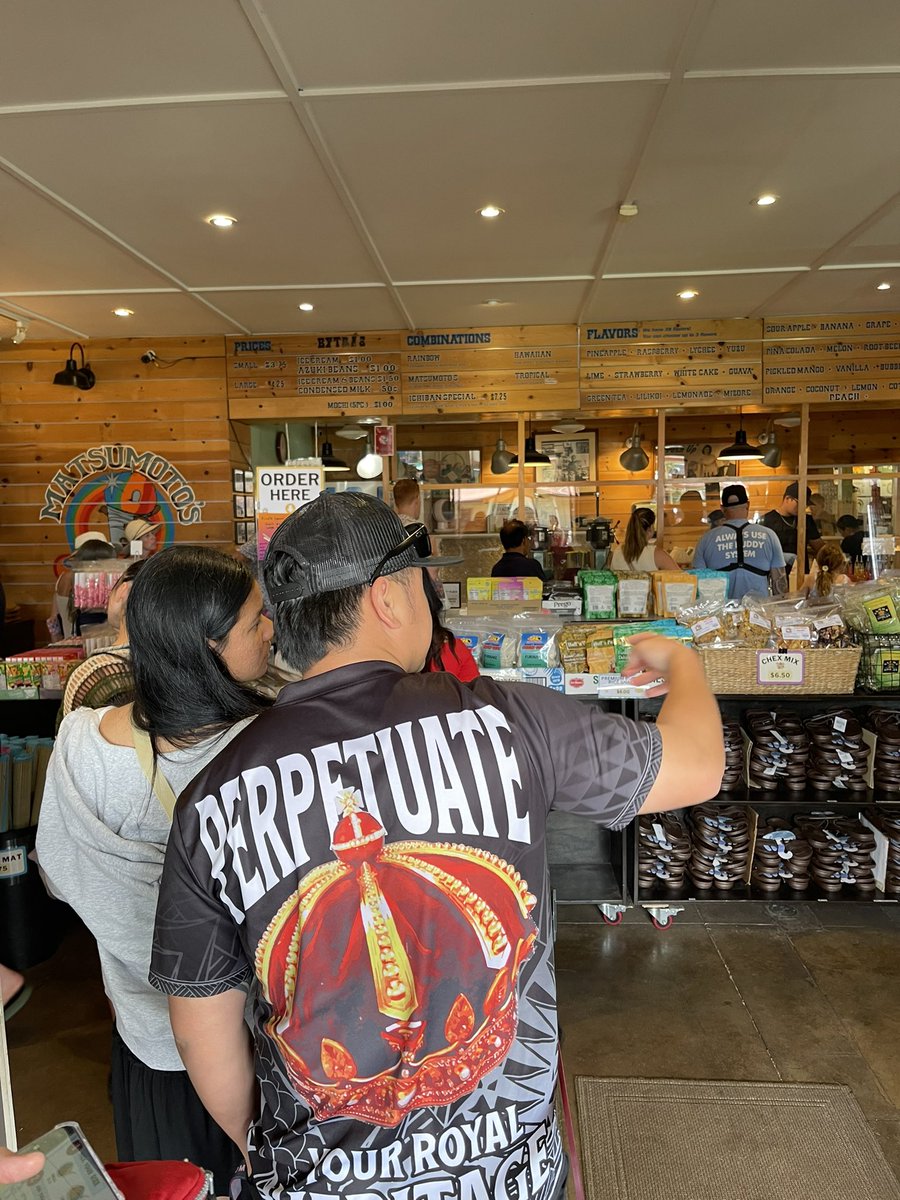 ushmesh's tweet photo. 🍧All I can say is… Delicious 🤙🏽
#matsumoto #shaveice #Hawaii #afrolatino #beachday #latinosporelmundo https://t.co/iOh13Rw5KG