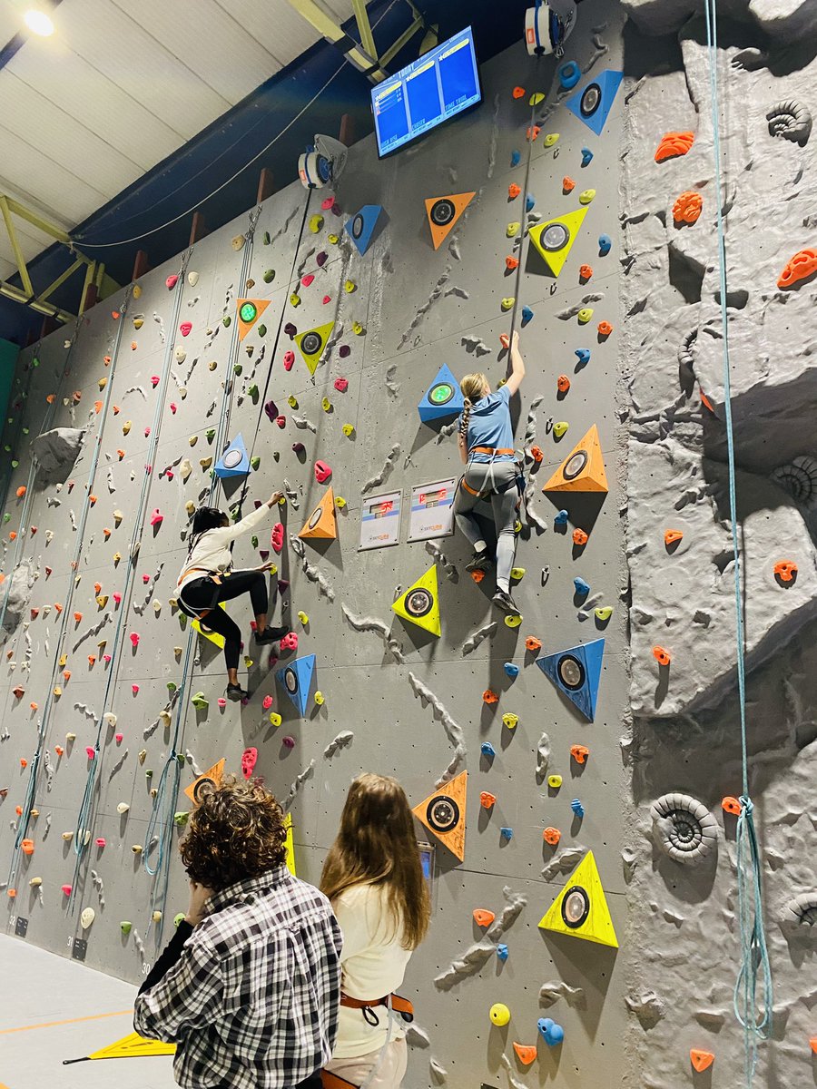 brightfuturesST's tweet image. A great session at @simonsideoa climbing wall tonight 💪🏼🧗🏻‍♀️ #GetOutGetActive