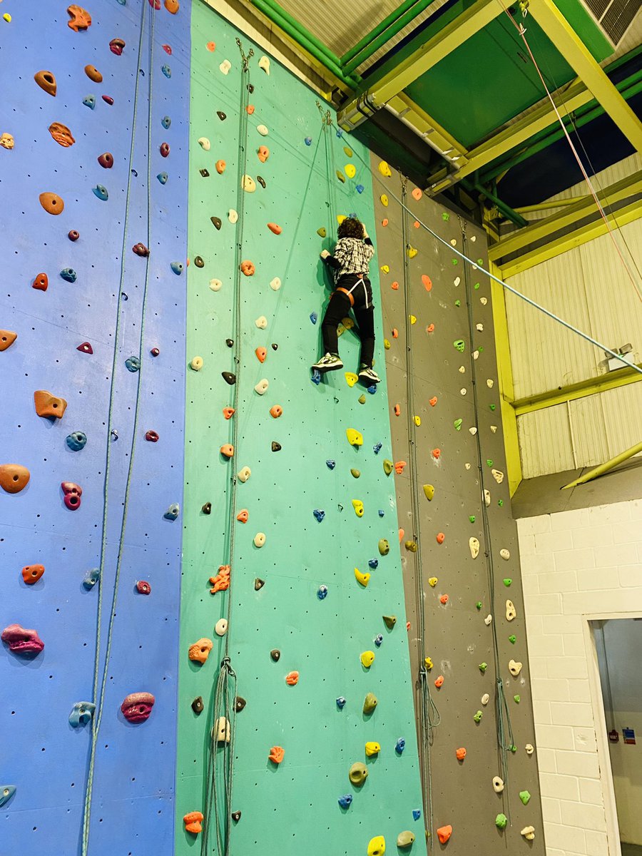 brightfuturesST's tweet image. A great session at @simonsideoa climbing wall tonight 💪🏼🧗🏻‍♀️ #GetOutGetActive