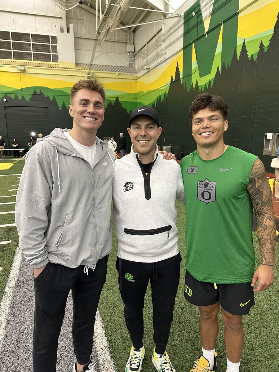 Proud of these two! Great players… even better people #killaQs <a href="/BoNix10/">Bo Nix</a> <a href="/_dillongabriel_/">Dillon Gabriel</a>