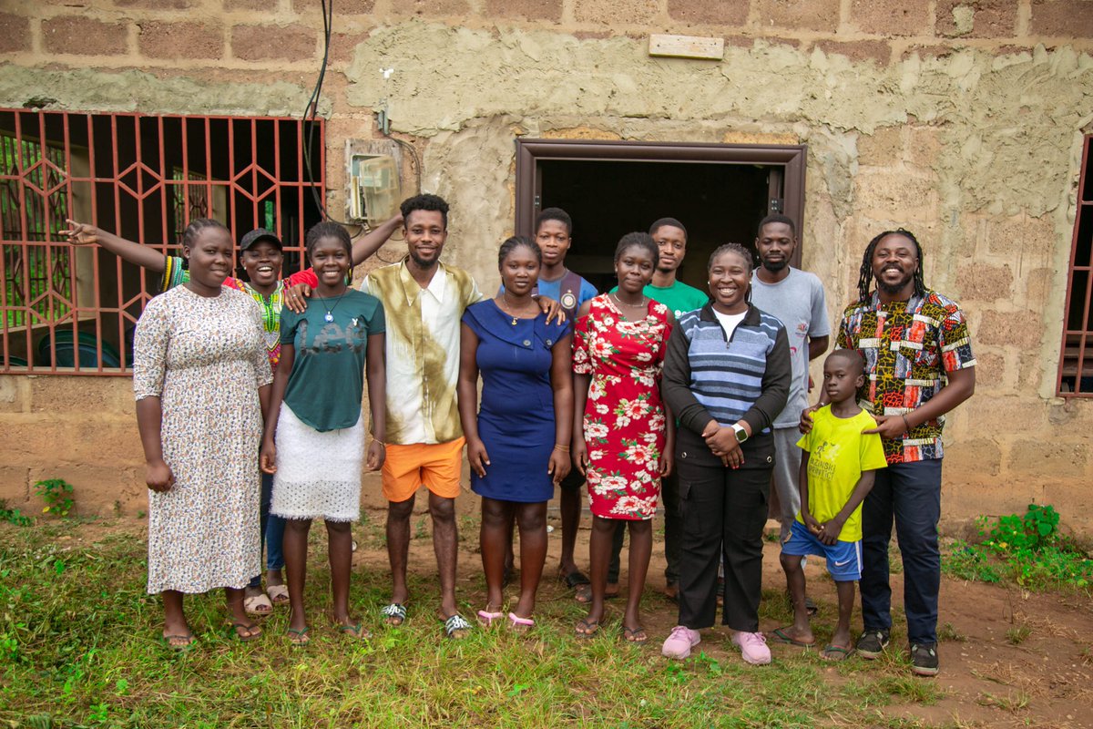 ebapreneursoltd's tweet photo. Clean Cooking, Better Air and Economic Empowerment!
In many Ghanaian communities, including Damang, traditional palm oil production relies heavily on firewood, leading to air pollution, resource conflicts, and health risks for women and children. Our recent project partnered with https://t.co/FfuvsxmDK1