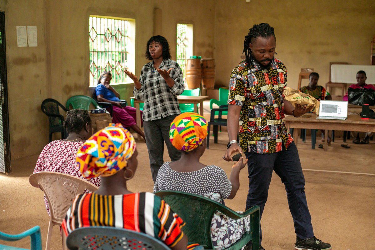 ebapreneursoltd's tweet photo. Clean Cooking, Better Air and Economic Empowerment!
In many Ghanaian communities, including Damang, traditional palm oil production relies heavily on firewood, leading to air pollution, resource conflicts, and health risks for women and children. Our recent project partnered with https://t.co/FfuvsxmDK1