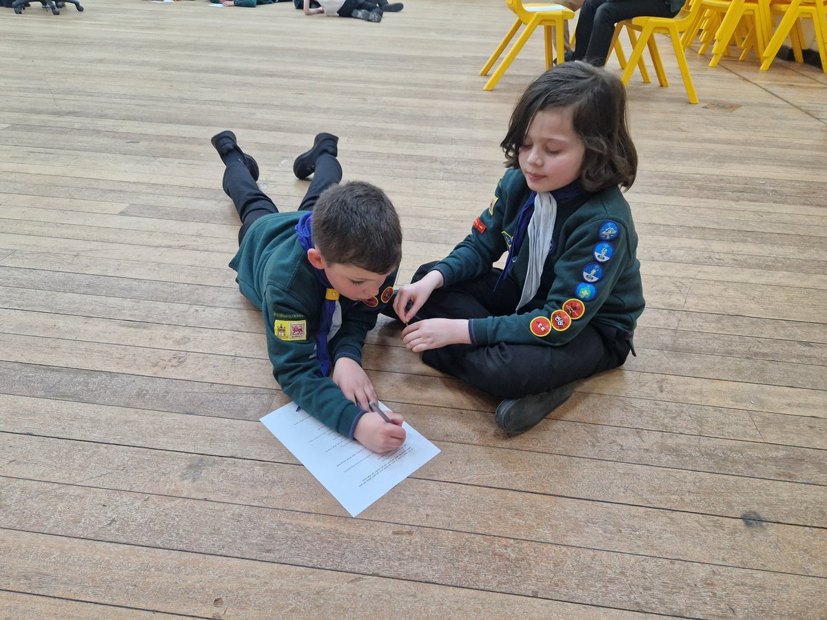 8thReigate's tweet image. Games, a quiz and more work on the Fire Safety badge tonight with a virtual tour of a fire station! @RAACoCurriculum @RAASchoolGatton @surreyscouts @ReigateScouts