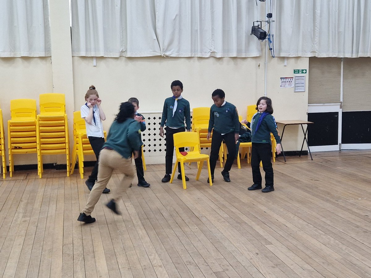 8thReigate's tweet image. Games, a quiz and more work on the Fire Safety badge tonight with a virtual tour of a fire station! @RAACoCurriculum @RAASchoolGatton @surreyscouts @ReigateScouts