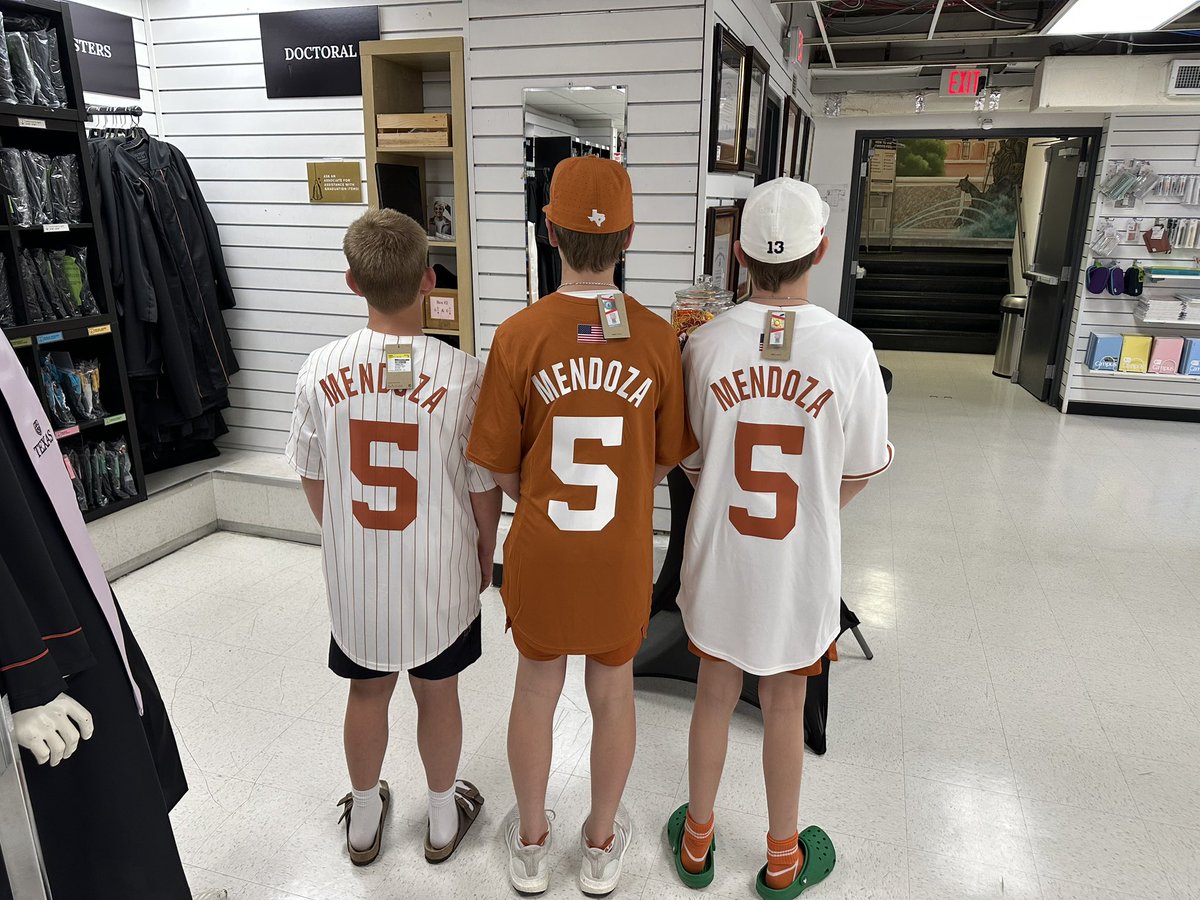 𝓡𝓸𝓫𝓮𝓻𝓽 𝓜𝓮𝓷𝓭𝓸𝔃𝓪 tweet media