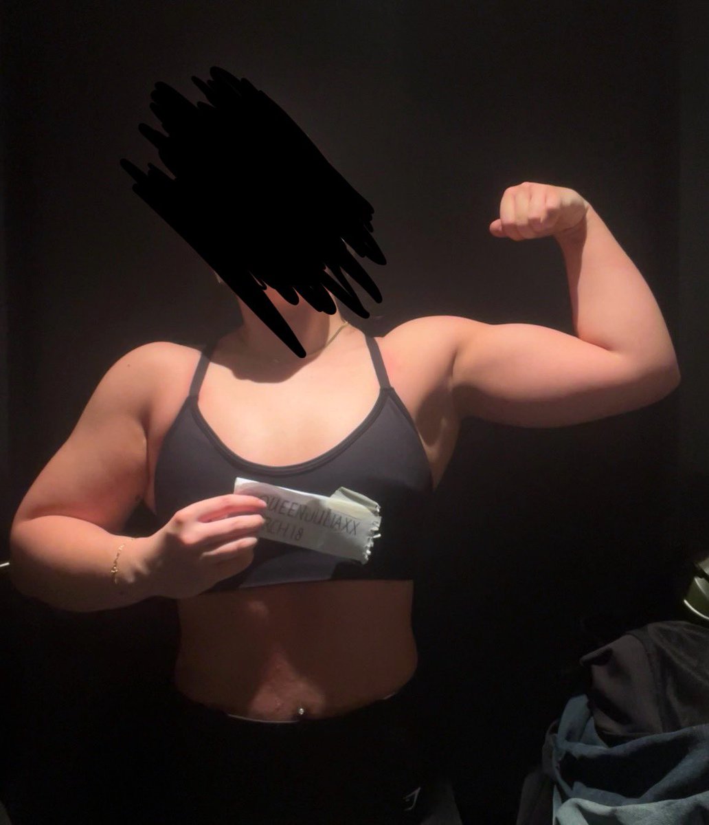 Meesteres_j's tweet photo. You like buff woman, don’t you?😈#feet #dutch #paypig #tikkie #femdom #findom #socks #dirtysocks #gym #muscle #musclewomen #dominatrix #musclemommy #dom #gym #muscledomination https://t.co/5rL4PHEObp