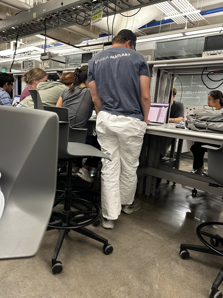 cashflowchet's tweet photo. Diaper butt in lab? Fucking #shrink https://t.co/LrUTKxDJRH