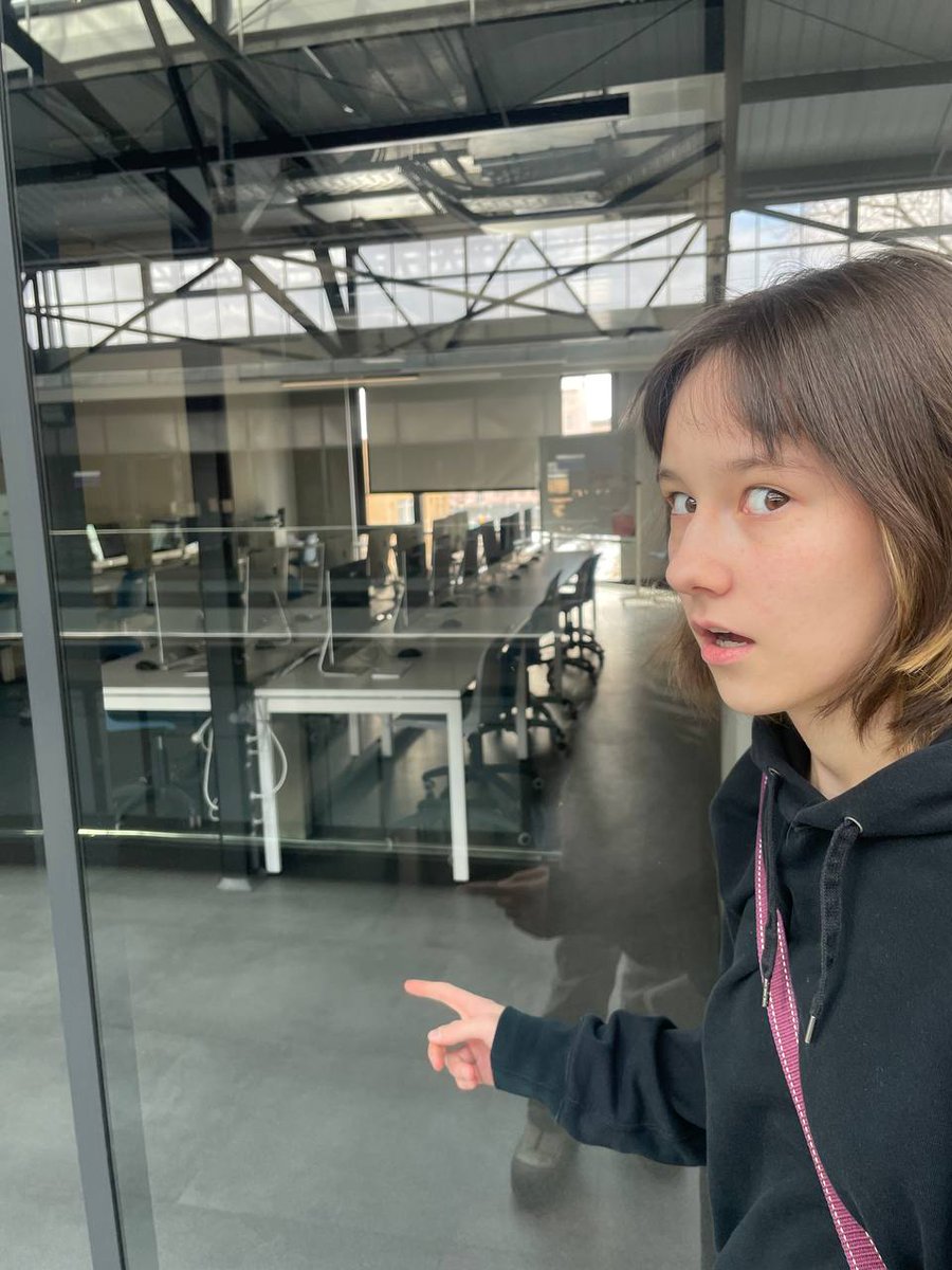 риу' рисует tweet media