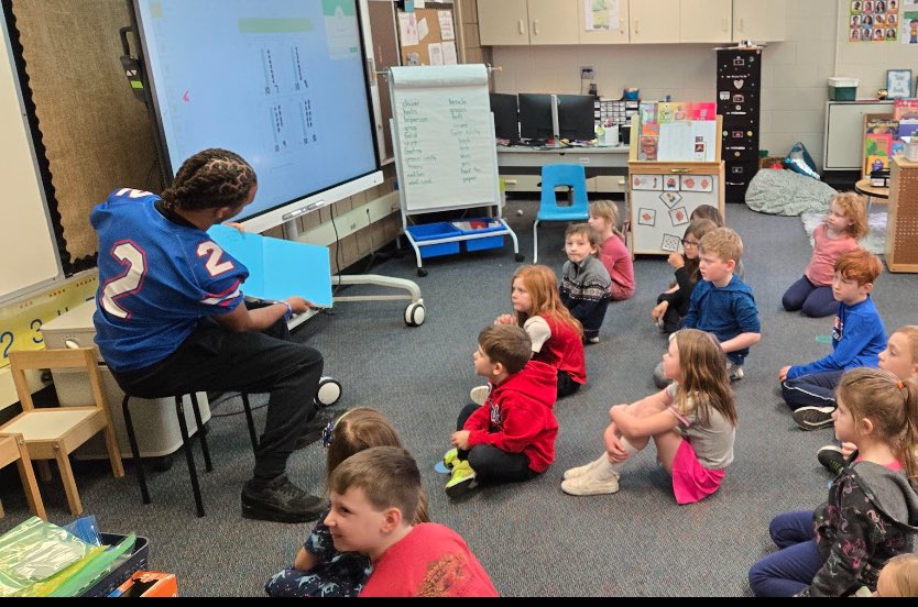 ❤️Saints in the community!💙

One of our favorite yearly traditions continued today…reading to the elementary students at Gearing and Pine River!

Such a fun day that our players and coaches always look forward to. 

💪🏻🏈📚💪🏻