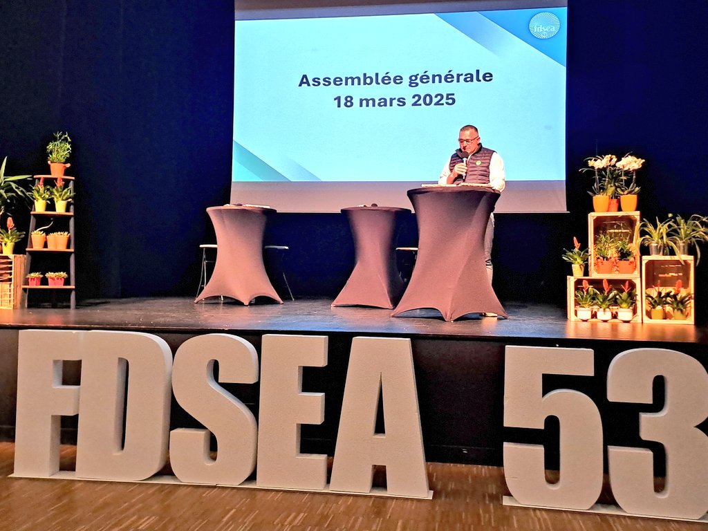 fdsea53's tweet photo. [#Evénement] Ce soir, la @fdsea53 tient son assemblée générale à #Argentré. On démarre avec la partie statutaire : du rapport de la Commission Statuts et Conflits au rapport financier, en passant par le rapport d'activités riche sur l'année 2024. @FRSEA_PDL @FNSEA https://t.co/ZW9xjoH5JM