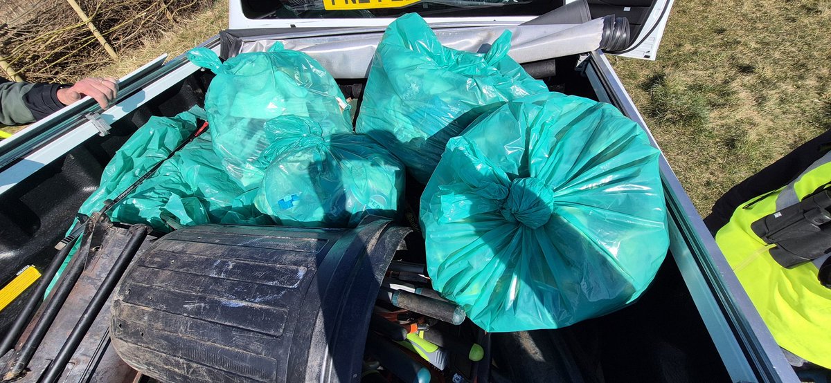 A whopping 5 bags of litter were collected by the team today at Gunsites, working along Green Lane, around the Car Park area and either side of the road towards the Embankment.
