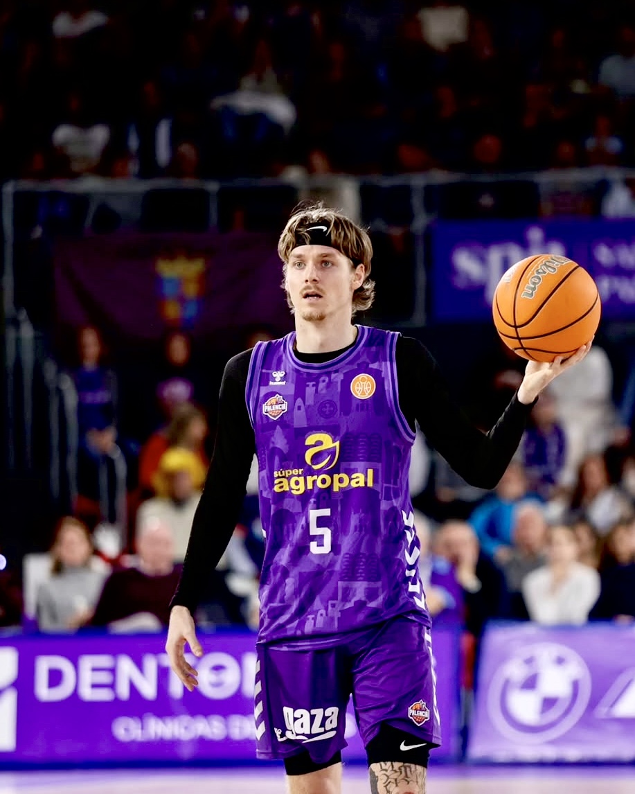 Adam Kunkel has scored 16+ points in three of his last four games for Palencia in Spain. 📈

Kunkel and his team, Palencia, have been playing great in the Primera FEB, solidly in playoff contention and currently sitting in 5th place out of 18 teams.