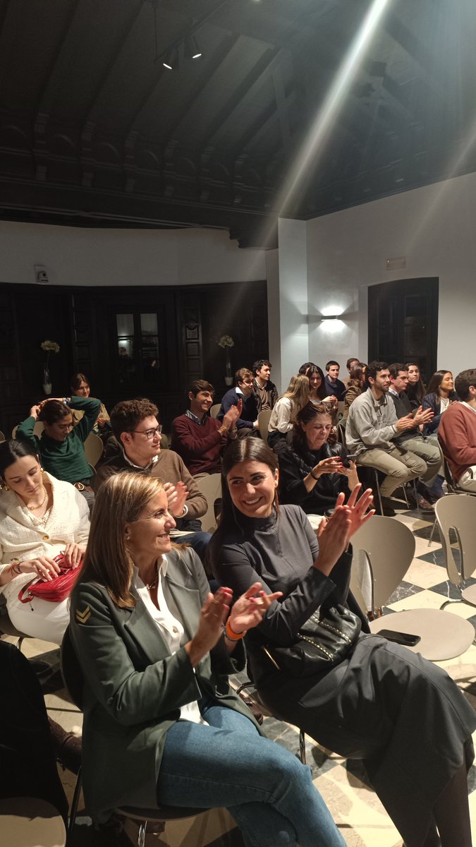 Emma Camarero tweet media
