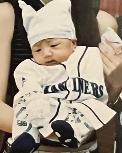 proudpjs's tweet photo. look at Jay’s mom style 😭 https://t.co/SHrtG55439