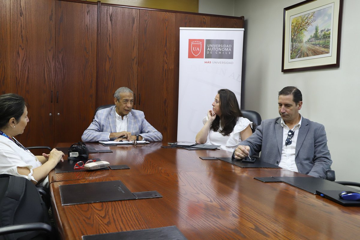EmilioGuerraUA's tweet photo. Hoy recibimos a Silvia Jaramillo, directora regional del @INE_Chile, junto a las autoridades de nuestra Facultad de Arquitectura, Construcción y Medio Ambiente. Un encuentro clave para conocer el cronograma de los resultados del #Censo 2024. #Temuco #Araucanía https://t.co/tOaSQYQzWg