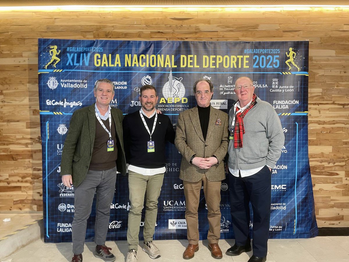 apdv_valencia's tweet photo. La AEPD Valencia, presente en la XLIV #GalaDeporte2025 con nuestro presidente Alberto Gil y nuestros directivos Juanan Pardo y Alfonso Gil. https://t.co/VNi1TKyAwB