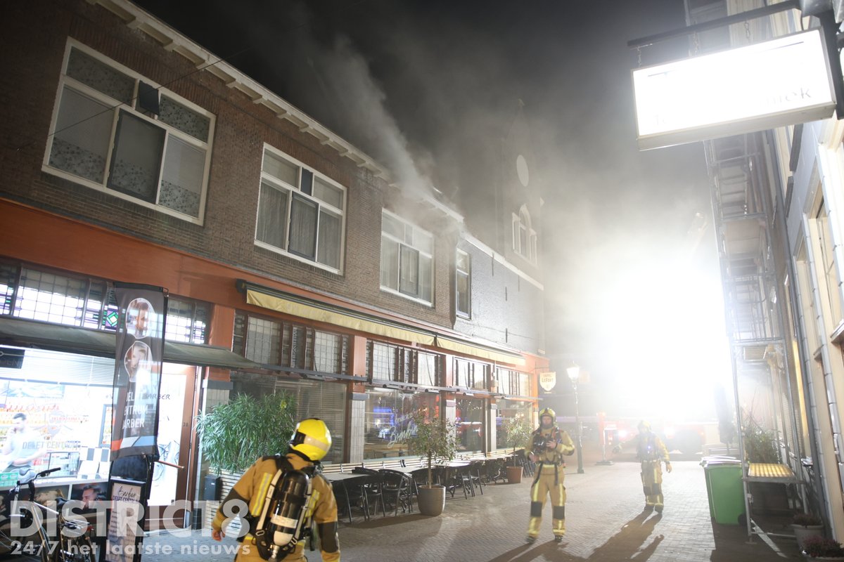 Zeer grote brand in woning aan Nieuwstraat Delft