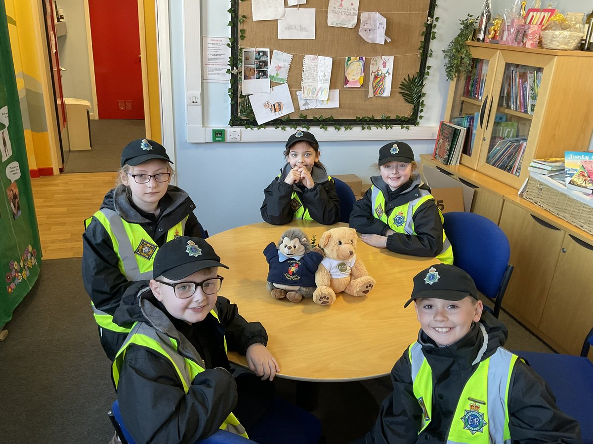 MrsIreland3's tweet photo. Dexter, Hobart and I loved hearing all about our Mini Police Officers’ adventure today! Such a fantastic experience. @MerseyPolice @iqmaward #Dexter #Hobart #HEARTCurriculum https://t.co/JwdbReeveR