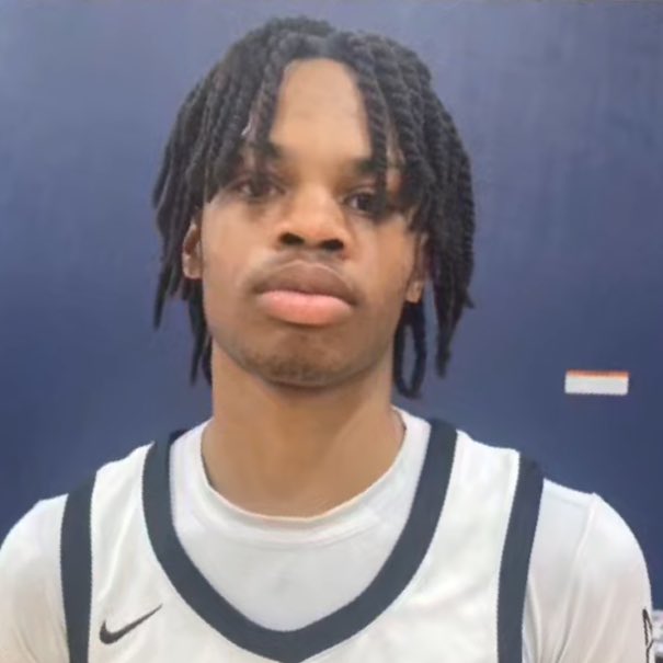 ‘28 Josh Cooper is a high flying prospect it’s hard to miss ! With his amazing athleticism he can protect the room on a high level and also attack the rim with a strong dunk or finish each time down the floor . It’s very hard to miss the kid while you in the same gym he’s playing