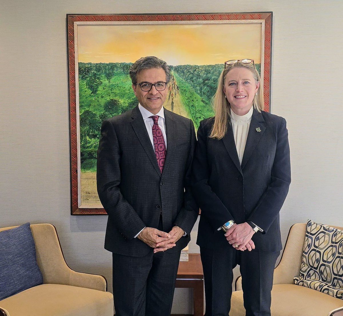 Great to meet <a href="/goldyhyder/">Goldy Hyder</a> of <a href="/BizCouncilofCan/">Business Council of Canada</a> to discuss our Canada - EU 🇨🇦🇪🇺 trade, investment and innovation partnership #CETA.  More tech, minerals, food, energy &amp; services exchanged means more jobs and shared growth.  See you in Hannover, Germany, soon for <a href="/hannover_messe/">HANNOVER MESSE</a>!