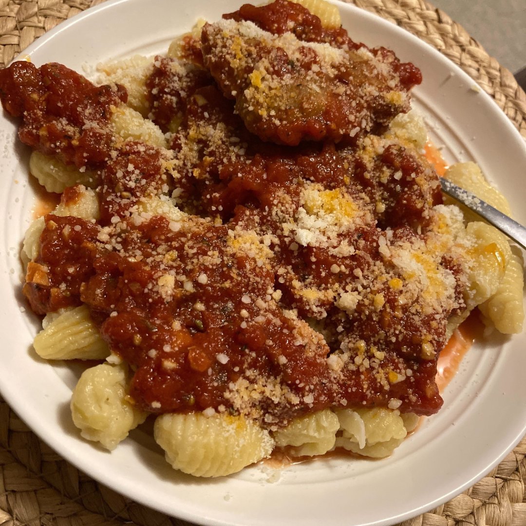 Sungage's tweet image. Team bonding, Hawaiian style! 🌺 Our remote team in Hawaii came together for a virtual cooking class, mastering the art of homemade gnocchi and red sauce. 🍝👨‍🍳 Nothing brings people together like good food and great company!

#VirtualCookingClass #Fungage #WorkCulture #Sungage