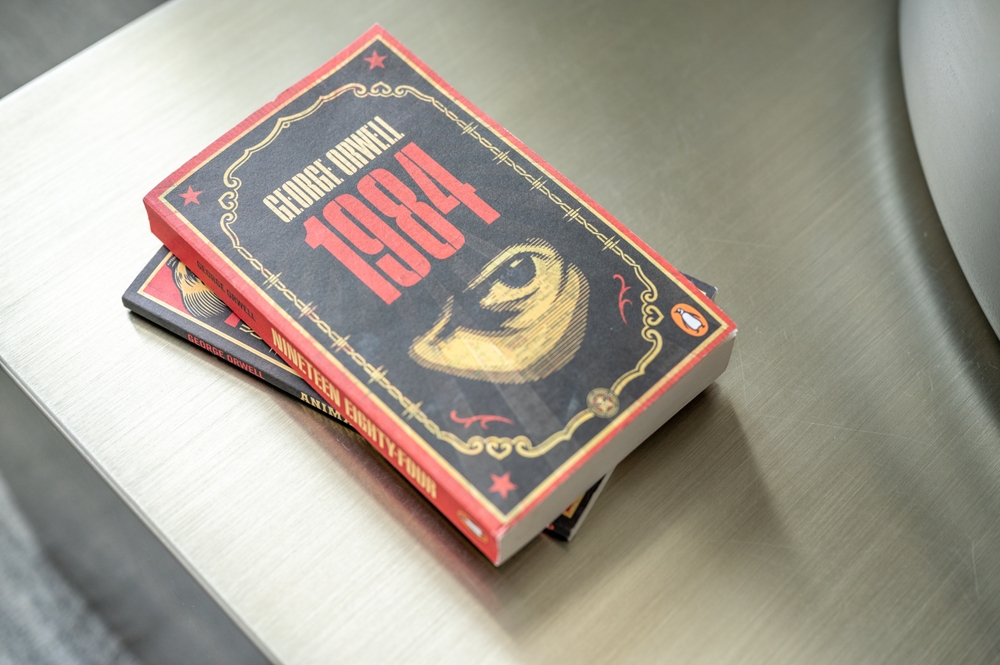 miandji's tweet photo. Aslında hiçbir şey yasadışı değildi, çünkü artık yasa diye bir şey yoktu.
- 1984, George Orwell https://t.co/lI7PARAbmg