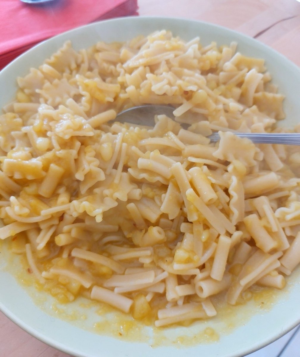 italianlvke's tweet photo. what I look like &amp; what I cook https://t.co/UcnhaR1Pyw