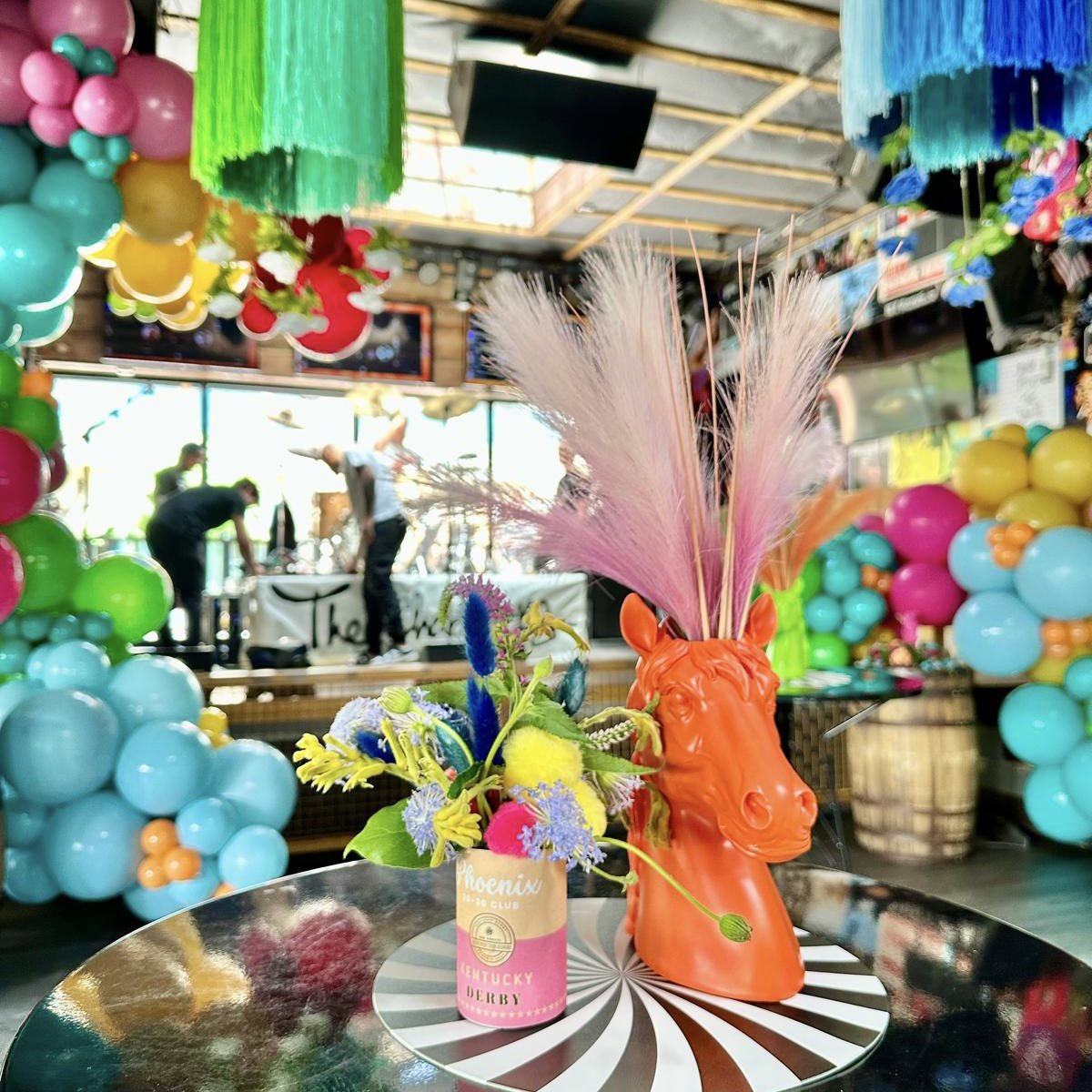 Phoenix2030Club's tweet photo. Clear your calendars because on May 3rd the Kentucky Derby is coming to Arizona! 🏇💚 Awesome prizes, horse betting, spirit tastings and more. Visit our link in bio for tickets! #phoenixaz #scottsdale https://t.co/z5NoExUOb2