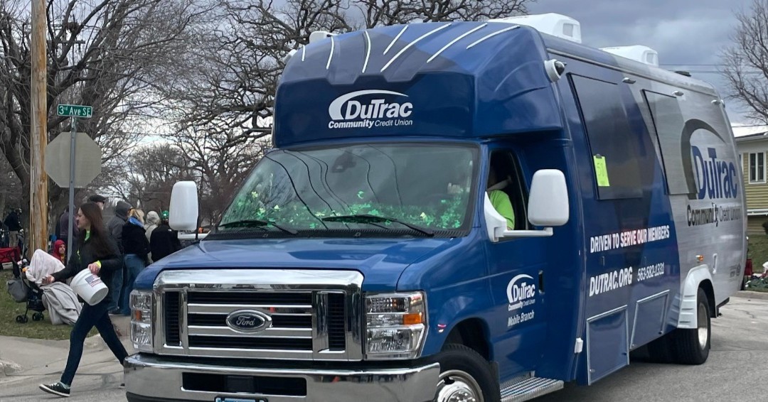 dutrac_cu's tweet image. DuTrac's Mobile Branch and staff braved the windy weather Saturday to participate in the one-hour long Dyersville St. Patrick's Day Parade along with 75 other entries. 🍀 #DuTracMobileBranch #StPatricksDay #CelebratingCommunity #RealLifeBanking