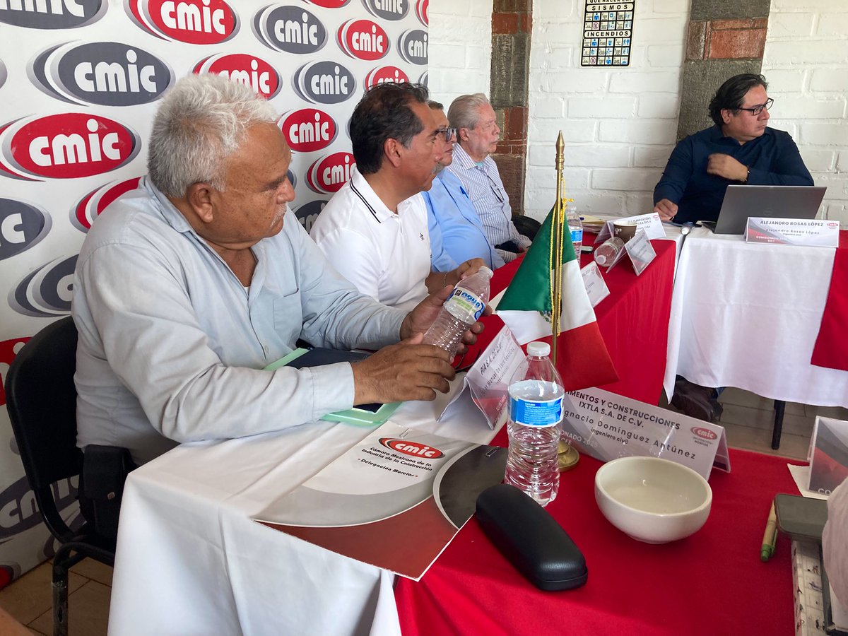 🤝 En un espacio de colaboración y diálogo damos inicio a la reunión de Comisiones Mixtas, encabezada por nuestro presidente Ing. Armando Nuñez Iragorri.

💡 Durante esta reunión se abordan temas importantes y compartieron ideas para mejorar el funcionamiento de la organización.