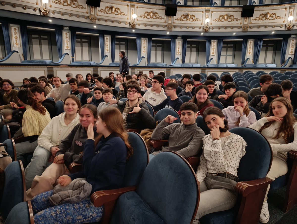MaristasMalaga's tweet photo. 🎞️ Cinefórum con el @festivalmalaga de cine. Asistimos con alumnos de #EPVAV de 3ºESO.
#MaristasEsEducación #ViveMaristas #masqueaulas https://t.co/zEV7sCntyT