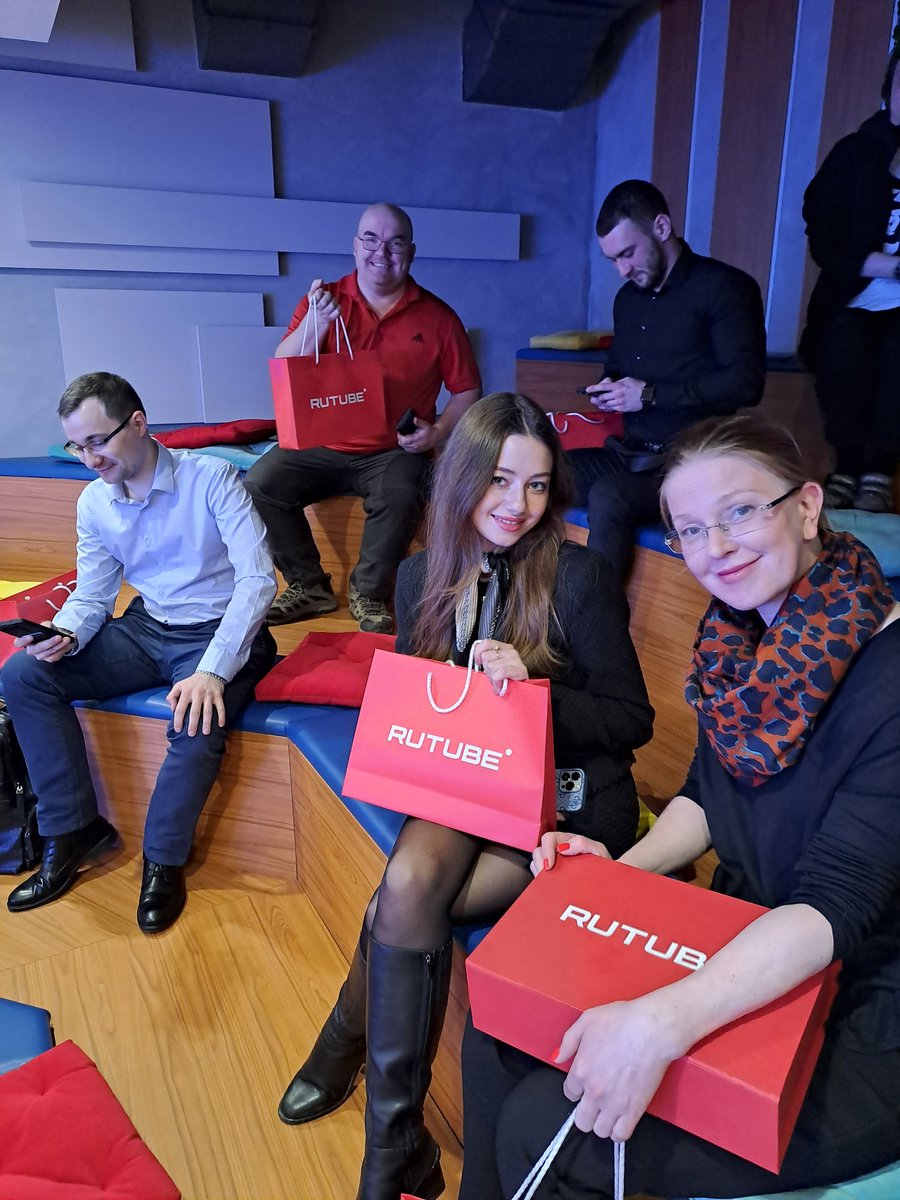 Frussien's tweet photo. #Rutube

nous visitons RuTube avec #Bienvenueenrussie !

Et en photo notre Dream Team de Bloggeurs pour ce jour ... https://t.co/orEVCFX5yu