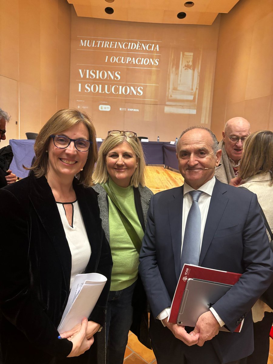 JesusFamilex's tweet photo. 📸 Interesante mesa redonda en Figueres para debatir sobre la problemática de la multirreincidencia y las ocupaciones delincuenciales.  

He compartido debate con Maria Hilari, decana del @icafigueres; Lina Müller, fiscal; Antonia Godia, magistrada; Lluís Lupiáñez, representante de @gu_figueres; José C. González, representante de @policianacional; y Jordi Puig, representante de @mossos.  

Presentación a cargo del alcalde de Figueres @jordimasquef y moderación de la periodista @punsix.