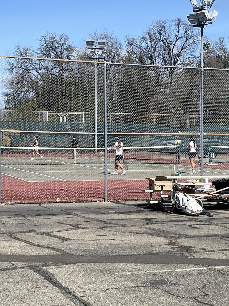 Women’s tennis hosts sac city