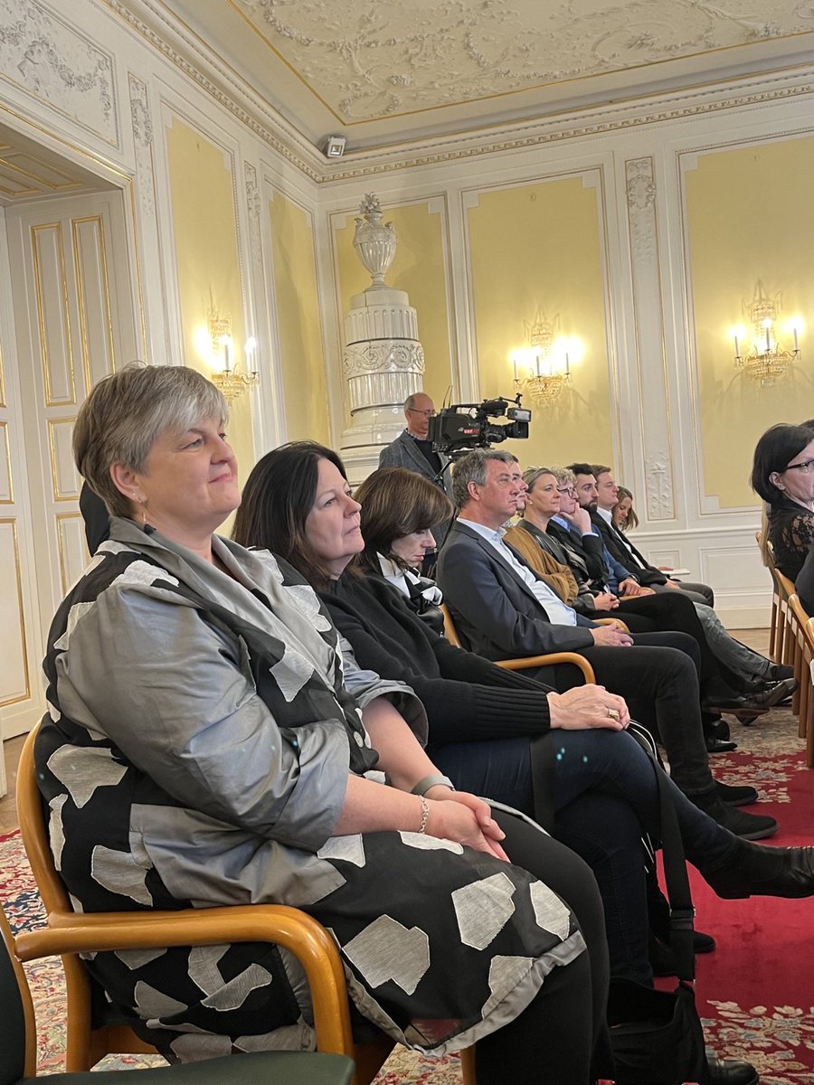 DoroBlancke's tweet photo. #graz #stmk
18.3.23
Heute vor 2 Jahren erhielt ich den
#Menschenrechtspreis des Landes #Steiermark
Es ist beschämend und sehr traurig, wie sich die Steiermark seit dem rückentwickelt hat.
Ich bin stabil geblieben ;) 👊 https://t.co/Whp1XoArhB