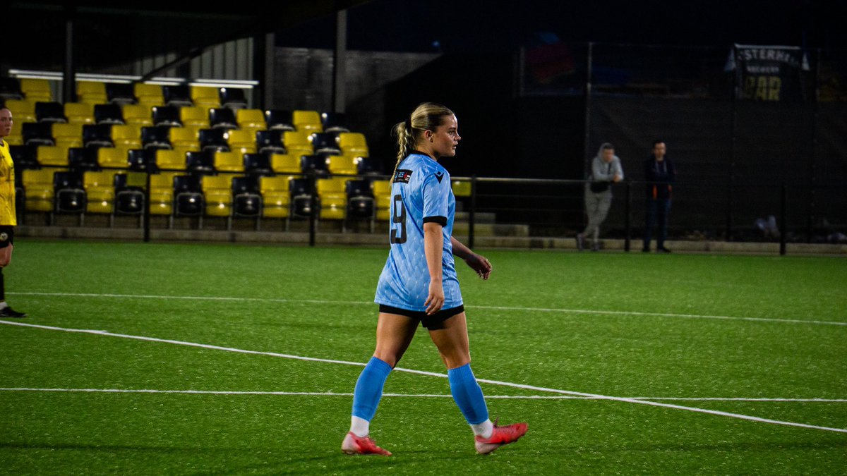 ellie hinkley tweet media