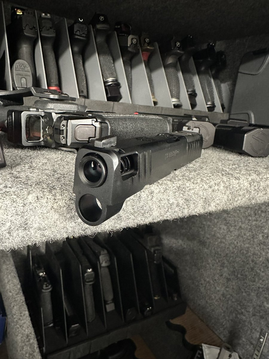 Floyds Custom Shop tweet media