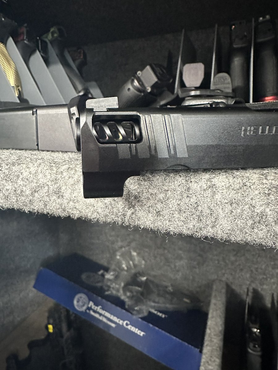 Floyds Custom Shop tweet media