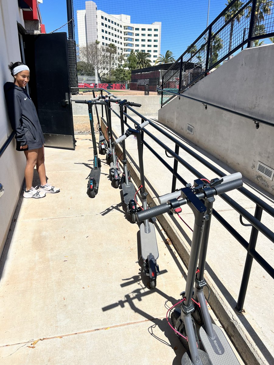 Who has the connect on 🛴’s. Asking for 400 of our friends.