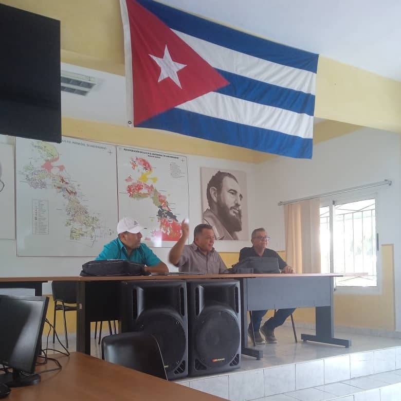 Se realiza el chequeo de las.Fincas de Semilla, en la Empresa Genética de Matanzas, en la cual preside el delegado de Recursos Hidraulicos y de la Agricultura de la provincia
#EmrohCentro #OsdeAys
#INRHCuba