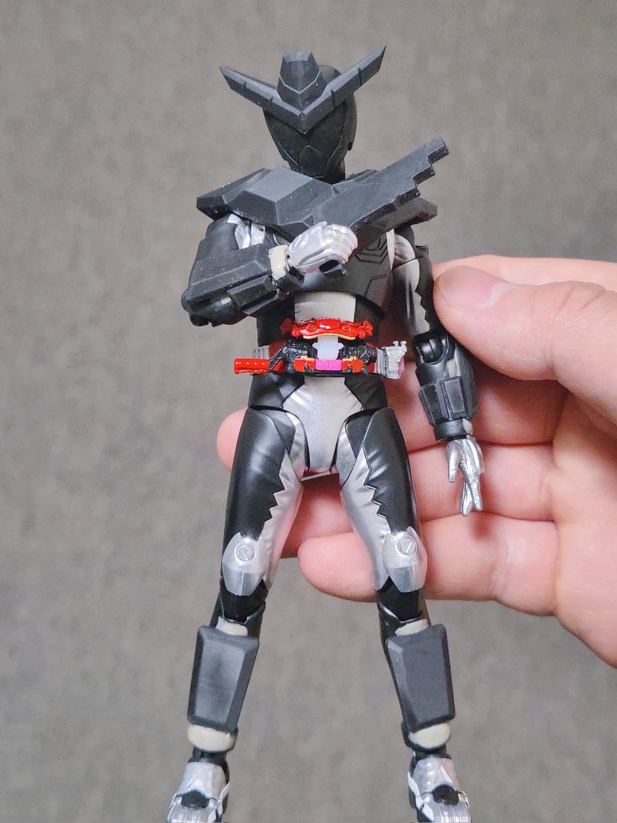 (Mask model by <a href="/DesertFare/">Desert Fare</a> )

Almost done 🍫

#造って遊ぼ
#ニチアサフィギュア改造部