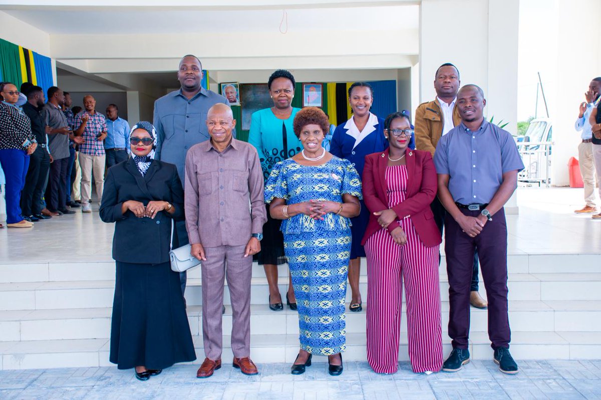 RSMara20's tweet photo. Kamisaa wa Sensa na Spika Mstaafu wa Bunge la Tanzania Mhe. Anna Makinda na Maafisa Habari wa mikoa ya Kanda ya Ziwa katika ufunguzi wa mafunzo ya takwimu yaliyoandaliwa na Ofisi ya Taifa ya Takwimu (NBS) tarehe 17-18 Machi, 2025 Ofisi ya Mkuu wa Mkoa wa Simiyu, Mjini Bariadi https://t.co/DHSkvErwA5