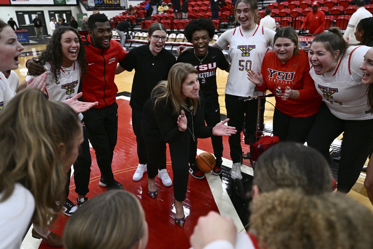 Celebrating one full year with <a href="/CoachJackson21/">Melissa Jackson</a> leading our program

The future is bright in Youngstown!

#GoGuins #familY