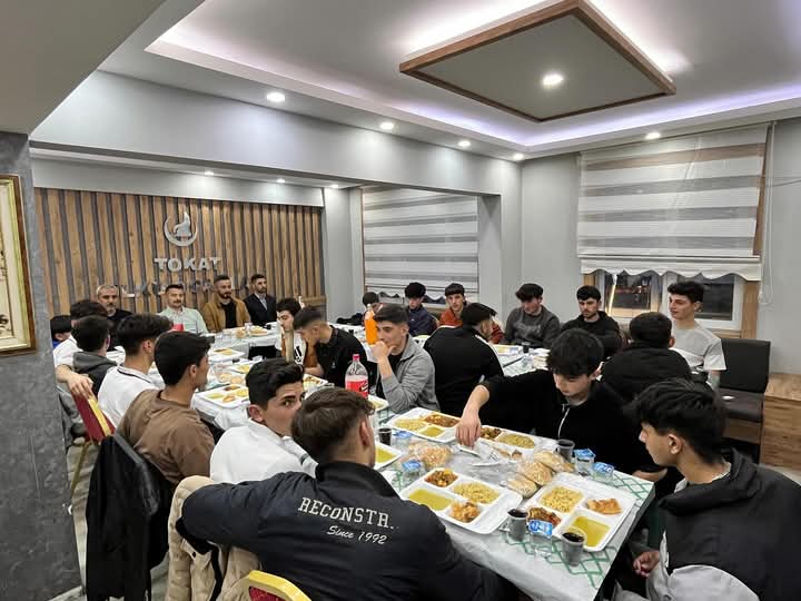 Bugün, Ortaöğretim Teşkilatında görev yapan gençlerimiz iftarını kutlu Ocağımızda yaptı.
Rabbim geçmişini bilen, geleceğini imanlı ve ahlaklı bir şekilde inşa etmeye çalışan gençlerimizin sayısını artırsın.🇹🇷 <a href="/OguzhanYay5/">Oğuzhan YAY</a> <a href="/furkandag5960/">Furkan Dağ</a>
