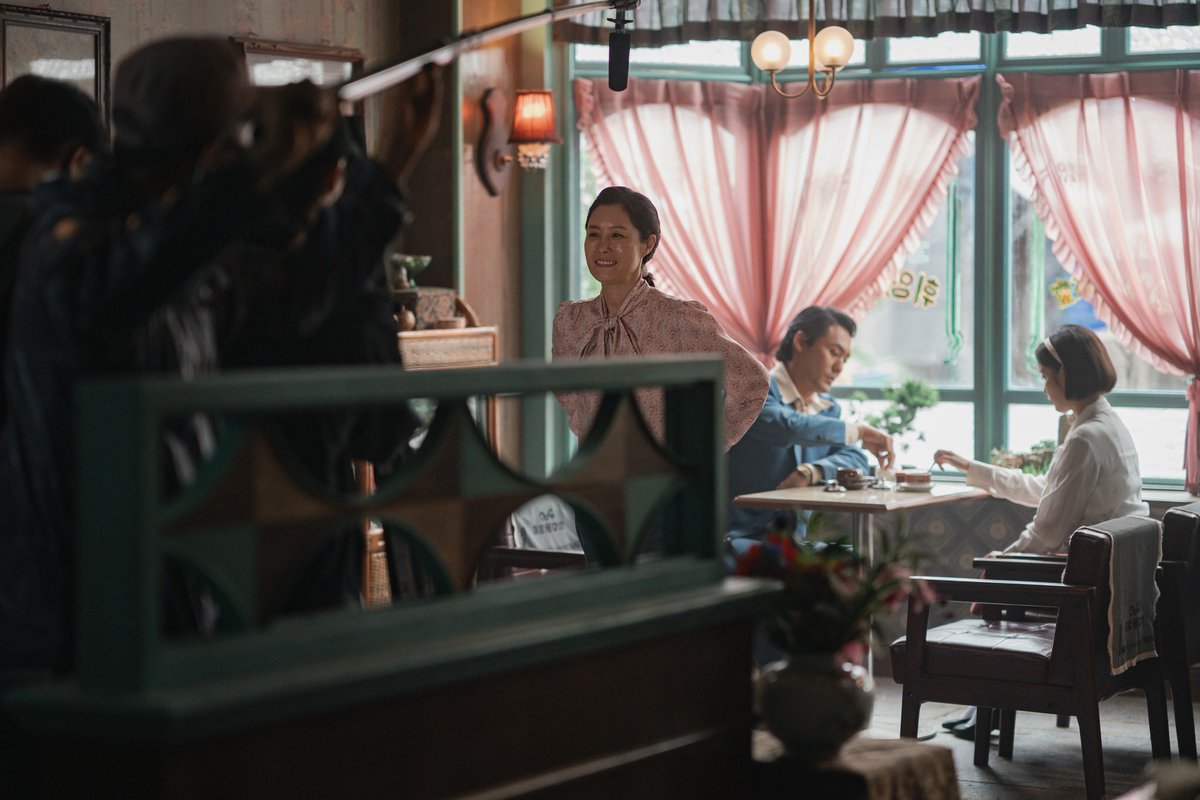 iuedelweiss's tweet photo. 폭싹 속았수다 2막 비하인드 스틸컷
When Life Gives You Tangerines Volume 2 Behind the Scenes Still Cuts

📸 출처: NetflixKR 페이스북

#아이유 #IU #폭싹속았수다 #WhenLifeGivesYouTangerines https://t.co/cYCfhljboc