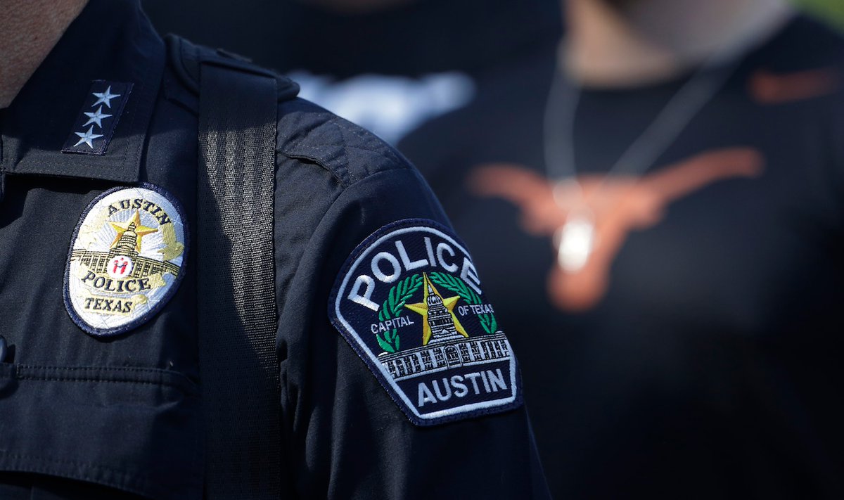 Austin police accused of using excessive force on trans woman in disturbing video lonestarlive.com/news/2025/03/a…