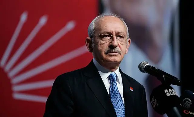 miaxyj7jwvu33p's tweet photo. #ekremimamoglu
#kılıçdaroglu
#alpertunga
#Askerlik
ustaya sormuslar usta her seyimizi kaybettik simdi ne yapacagız usta da demis cay koyun yeniden baslayacagız https://t.co/bD4o8DuKnB